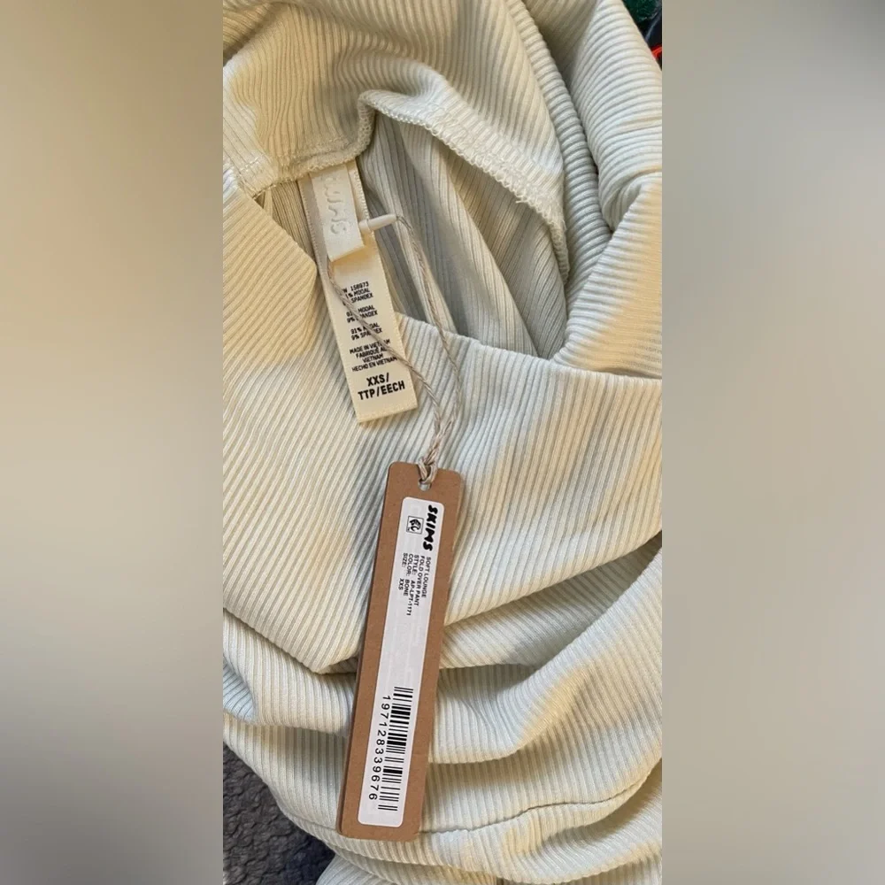 SKIMS Cream soft lounge Ribbed Pants - Picture 4 of 4